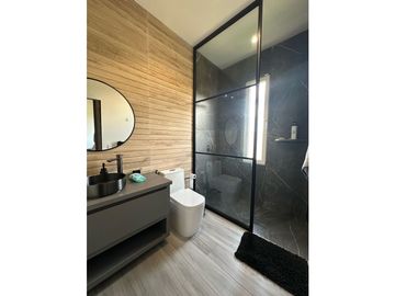 HERMOSA CASA MODERNA  DE DOS NIVELES CERCA DEL MAR. Pto Colombia