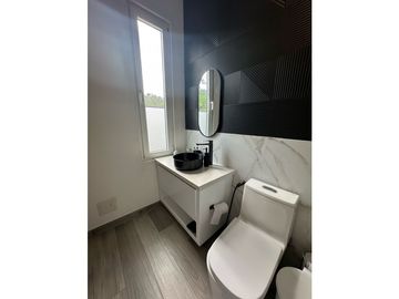 HERMOSA CASA MODERNA  DE DOS NIVELES CERCA DEL MAR. Pto Colombia
