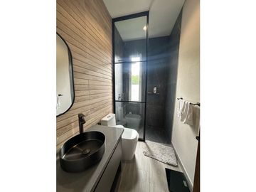 HERMOSA CASA MODERNA  DE DOS NIVELES CERCA DEL MAR. Pto Colombia