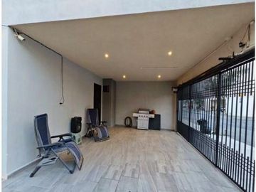 Hermosa Casa en  Venta con terreno excedente en Gévora Residencial, Apodaca N. L.