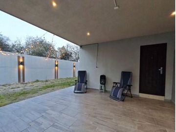 Hermosa Casa en  Venta con terreno excedente en Gévora Residencial, Apodaca N. L.