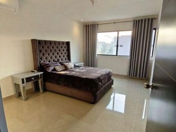 Hermosa Casa en  Venta con terreno excedente en Gévora Residencial, Apodaca N. L.