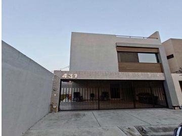Hermosa Casa en  Venta con terreno excedente en Gévora Residencial, Apodaca N. L.