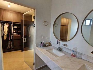 Hermosa Casa en  Venta con terreno excedente en Gévora Residencial, Apodaca N. L.