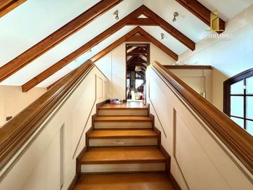 REÑACA VENTA CASA 7D 4B DOS PISOS JARDIN DEL MAR