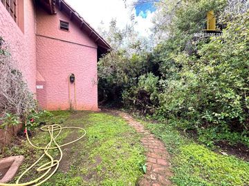 REÑACA VENTA CASA 7D 4B DOS PISOS JARDIN DEL MAR