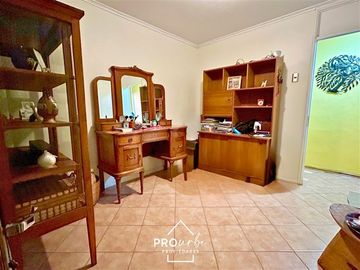 Casa en Venta en Casa con Gran Terreno en Barrio Seguro y Residencial, Metro San Joaquin, Macul