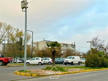 Casa en Venta en Casa con Gran Terreno en Barrio Seguro y Residencial, Metro San Joaquin, Macul