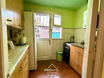 Casa en Venta en Casa con Gran Terreno en Barrio Seguro y Residencial, Metro San Joaquin, Macul