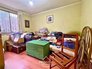 Casa en Venta en Casa con Gran Terreno en Barrio Seguro y Residencial, Metro San Joaquin, Macul