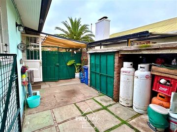 Casa en Venta en Casa con Gran Terreno en Barrio Seguro y Residencial, Metro San Joaquin, Macul