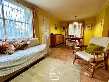 Casa en Venta en Casa con Gran Terreno en Barrio Seguro y Residencial, Metro San Joaquin, Macul