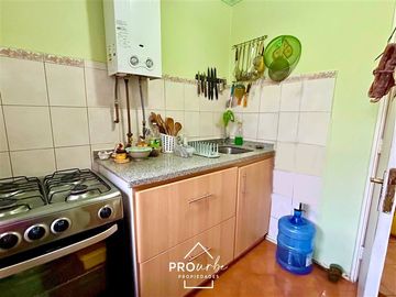 Casa en Venta en Casa con Gran Terreno en Barrio Seguro y Residencial, Metro San Joaquin, Macul