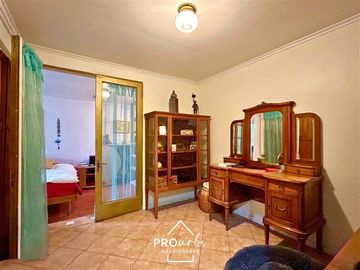 Casa en Venta en Casa con Gran Terreno en Barrio Seguro y Residencial, Metro San Joaquin, Macul