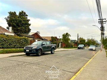 Casa en Venta en Casa con Gran Terreno en Barrio Seguro y Residencial, Metro San Joaquin, Macul