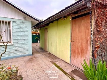Casa en Venta en Casa con Gran Terreno en Barrio Seguro y Residencial, Metro San Joaquin, Macul