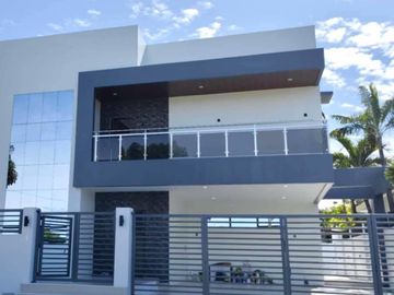 Brand New Modern House and Lot in Royale Estate – High-End Subdivision, Consolac