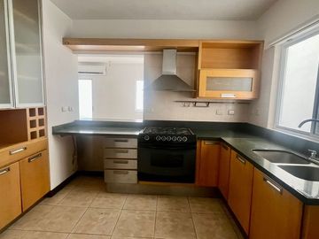 Casa en venta en Cumbres Providencia Frente a Parque