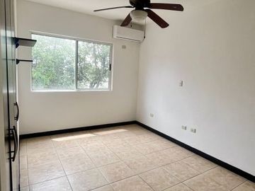 Casa en venta en Cumbres Providencia Frente a Parque