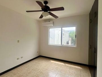 Casa en venta en Cumbres Providencia Frente a Parque