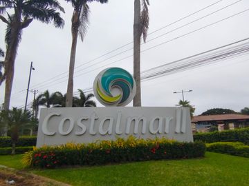 Venta Casa 3 dormitorios con estudio y family room Km 19 Vía a la Costa
