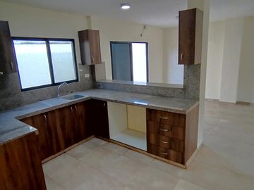 Venta Casa 3 dormitorios con estudio y family room Km 19 Vía a la Costa