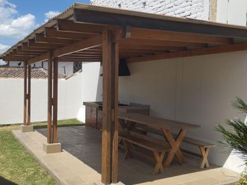 En venta casa amplia en Cumbayá