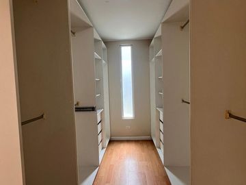 En venta casa amplia en Cumbayá