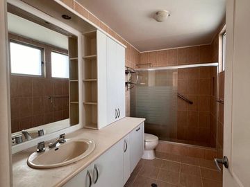 En venta casa amplia en Cumbayá