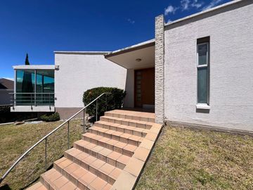 En venta casa amplia en Cumbayá