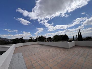 En venta casa amplia en Cumbayá