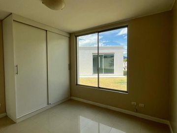 En venta casa amplia en Cumbayá