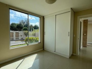En venta casa amplia en Cumbayá