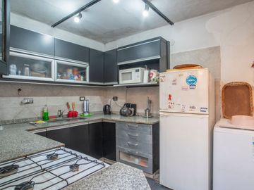 PH VENTA 3 AMBIENTES +ESCRITORIO PATIO SIN EXPENSA
