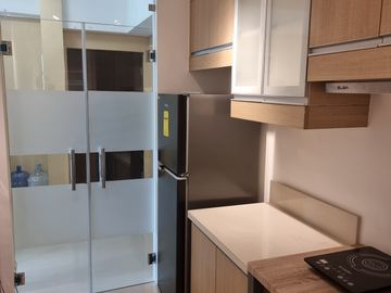 RUSH SALE! Fully Furnished 1 Bedroom Condo with View at Bristol at Parkway Place