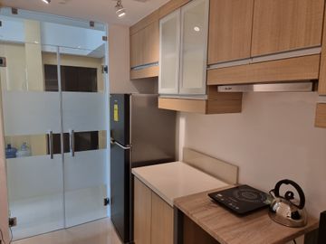 RUSH SALE! Fully Furnished 1 Bedroom Condo with View at Bristol at Parkway Place