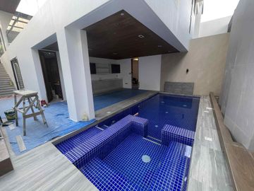 Massive QC Mansion with Private Pool, Rooftop, Elevator & 5BR - Gio