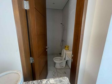 Massive QC Mansion with Private Pool, Rooftop, Elevator & 5BR - Gio
