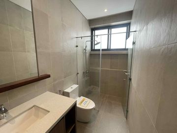 Massive QC Mansion with Private Pool, Rooftop, Elevator & 5BR - Gio