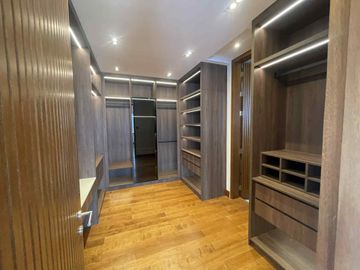 Massive QC Mansion with Private Pool, Rooftop, Elevator & 5BR - Gio
