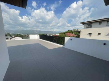 Massive QC Mansion with Private Pool, Rooftop, Elevator & 5BR - Gio