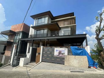 Massive QC Mansion with Private Pool, Rooftop, Elevator & 5BR - Gio