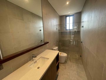 Massive QC Mansion with Private Pool, Rooftop, Elevator & 5BR - Gio