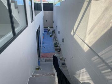 Massive QC Mansion with Private Pool, Rooftop, Elevator & 5BR - Gio