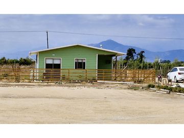 Venta de sitio de 29.375 m2., loteo dividido en 5 parcelas, con 4 canchas de Padel, en Quillota.