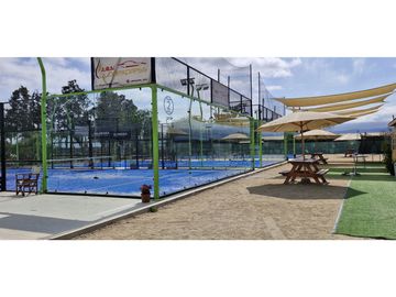Venta de sitio de 29.375 m2., loteo dividido en 5 parcelas, con 4 canchas de Padel, en Quillota.