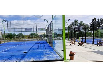 Venta de sitio de 29.375 m2., loteo dividido en 5 parcelas, con 4 canchas de Padel, en Quillota.