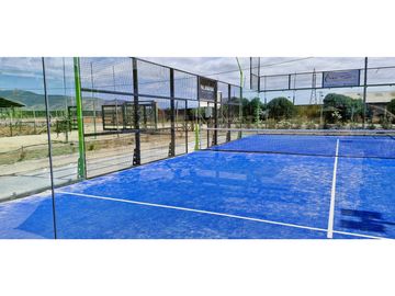 Venta de sitio de 29.375 m2., loteo dividido en 5 parcelas, con 4 canchas de Padel, en Quillota.