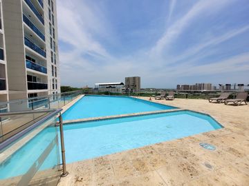 Se vende apartamento con vista a la Vía al Mar en Villa Campestre.