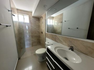 Se vende apartamento con vista a la Vía al Mar en Villa Campestre.